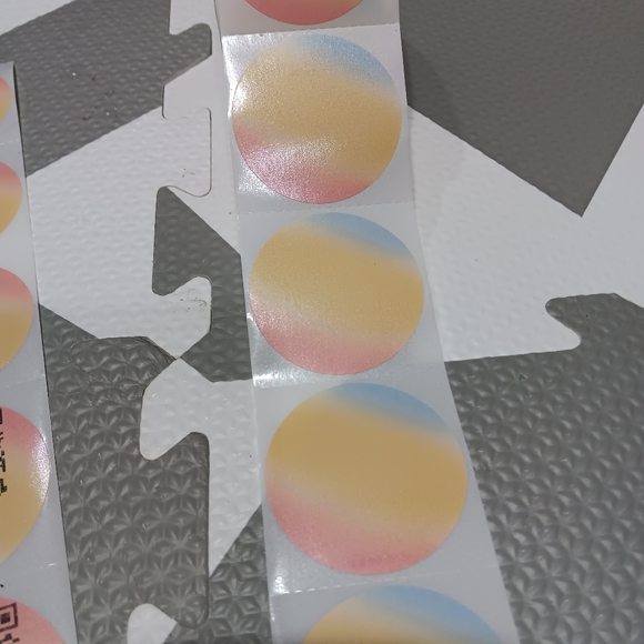 QR stickers 100 customized to your closet! - Picture 3 of 4